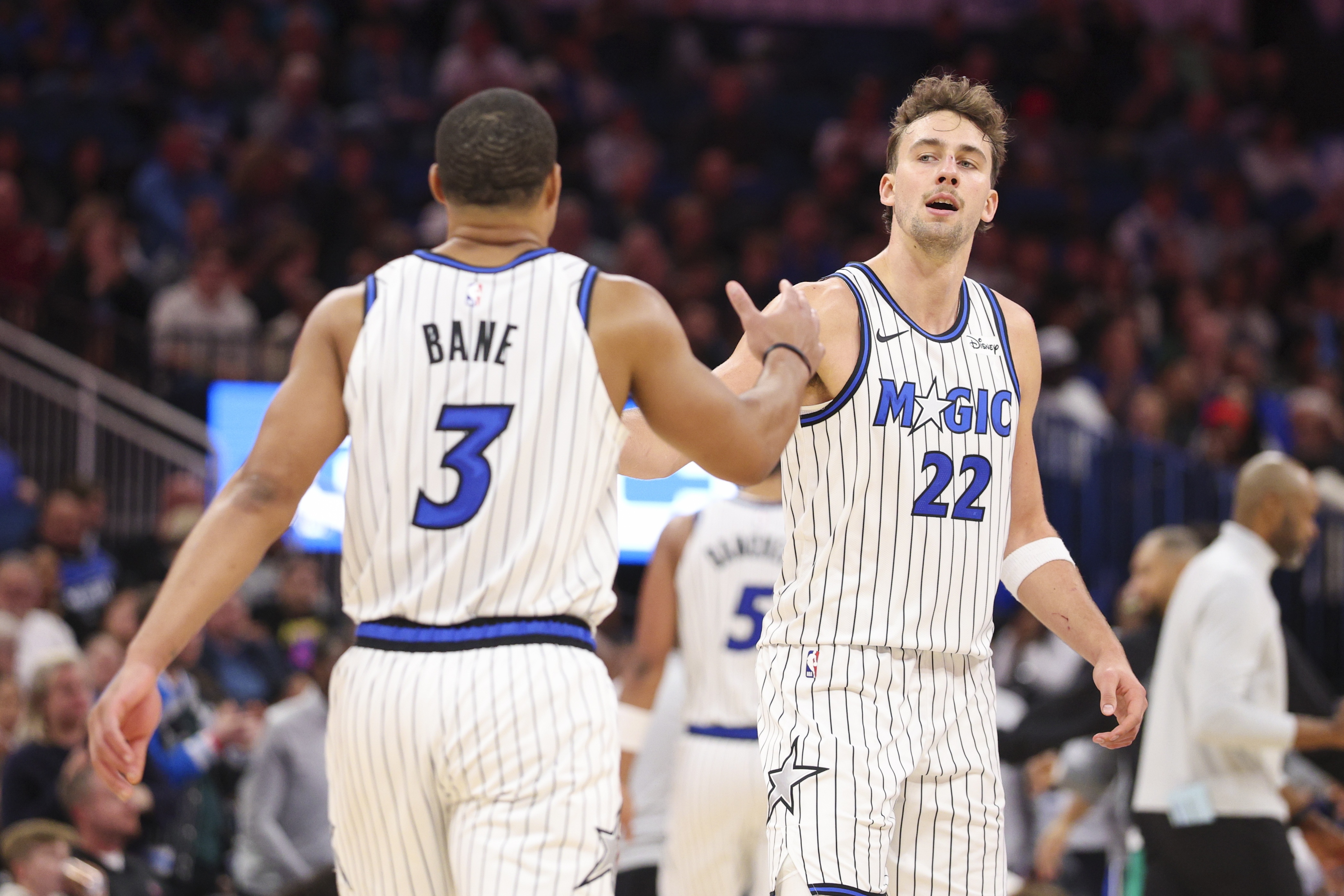 Kaiyun Sports-开云体育-NBA彩经：火箭击退雷霆 勇士难胜尼克斯 湖人轻取黄蜂