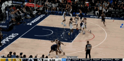 Kaiyun Sports-开云体育-疼到锤地!小卡新大腿伤了!3节29+8,快船直冲第8!