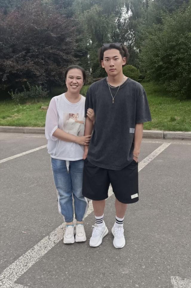 开云登录入口-小学班主任谈苏翊鸣:他身上最动人的光芒,远不止于赛场