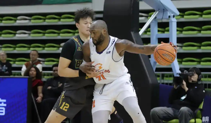 开云登录入口-麦考尔被裁？广东新援或敲定，213公分，曾效力于热火，已抵达中国|麦考伊|布兰登·麦科伊|广东男篮|杜锋|广东宏远_新浪体育_新浪新闻