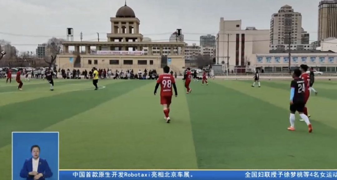 开云体育平台-【哈尔滨新闻】聚焦“东北超” | 跨界绽放风采: 教师与检察官驰骋“东北超”赛场